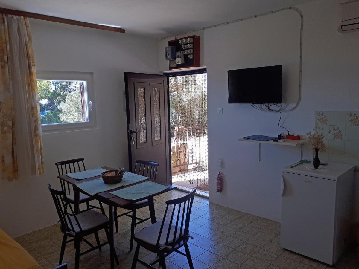 Apartments With A Parking Space Zavala, Hvar - 8912 المظهر الخارجي الصورة